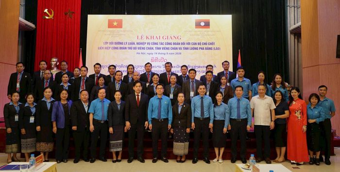Các đại biểu và học viên tham gia lớp tập huấn. Ảnh: N A.