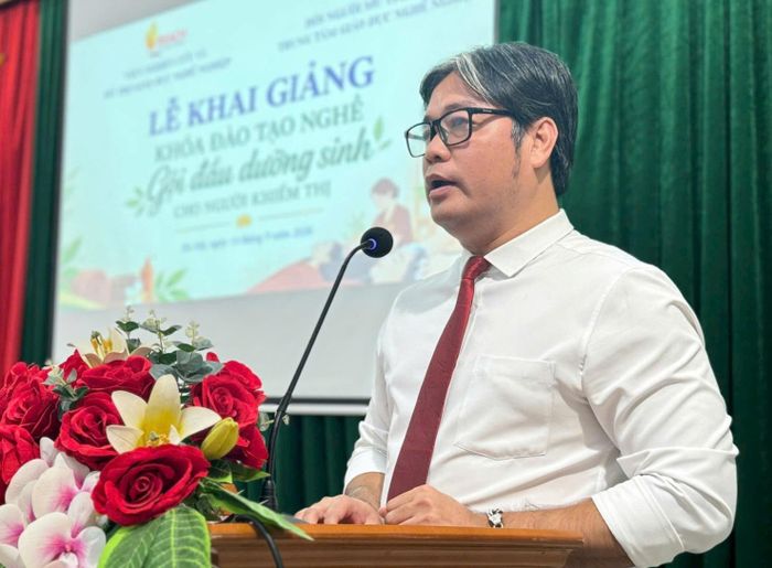 Phó Giám đốc Trung tâm Giáo dục nghề nghiệp (Hội Người mù thành phố Hà Nội) Nguyễn Trung Thái phát biểu. Ảnh: Mai Hoa