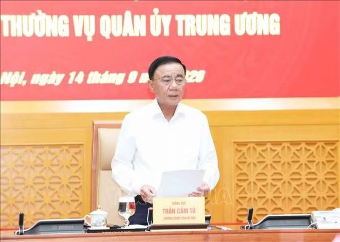 Đồng chí Trần Cẩm Tú, Ủy viên Bộ Chính trị, Thường trực Ban Bí thư, Trưởng đoàn Kiểm tra, giám sát số 221 phát biểu chỉ đạo. Ảnh: TTXVN