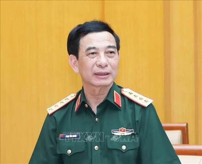 Đồng chí Phan Văn Giang, Ủy viên Bộ Chính trị, Phó Bí thư Quân ủy Trung ương, Phó Thủ tướng Chính phủ, Bộ trưởng Bộ Quốc phòng phát biểu tại hội nghị. Ảnh: TTXVN