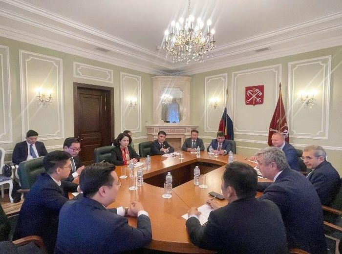 Phó Chủ tịch UBND thành phố Hà Nội làm việc với đại diện chính quyền thành phố Saint Petersburg và Ủy ban đối ngoại Saint Petersburg để thống nhất việc triển khai các hoạt động hợp tác quan trọng trong năm 2026. Ảnh: PV