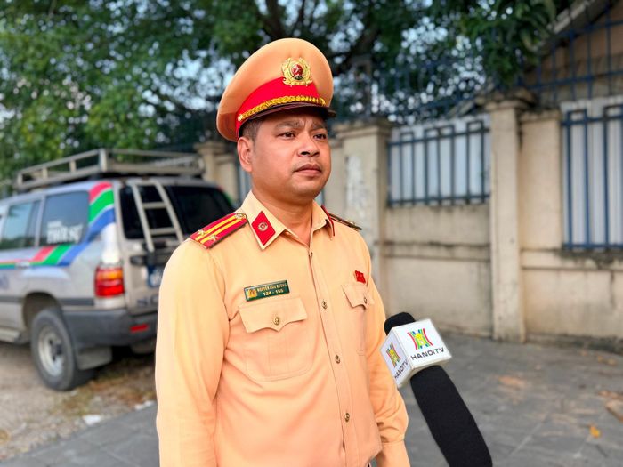 Trung tá Nguyễn Hữu Cường, Đội CSGT đường bộ số 15. Ảnh: Thanh Hà