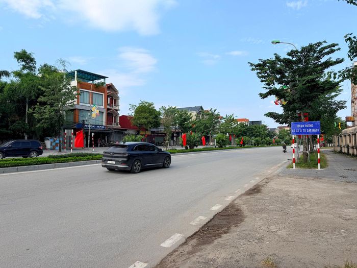 Xe quá tải không còn "cày nát" tuyến đường Lê Hữu Tựu. Ảnh: Thanh Hà