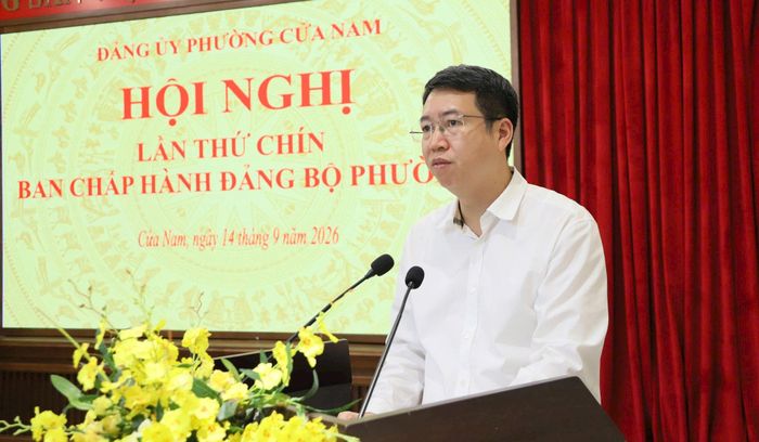 Bí thư Đảng ủy, Chủ tịch HĐND phường Cửa Nam Nguyễn Hoàng Trường phát biểu tại hội nghị. Ảnh: PV