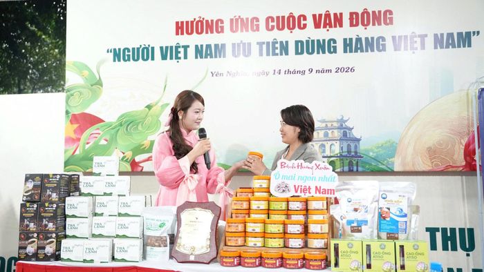 Phiên livestream giới thiệu, quảng bá sản phẩm ngay sau hội nghị.