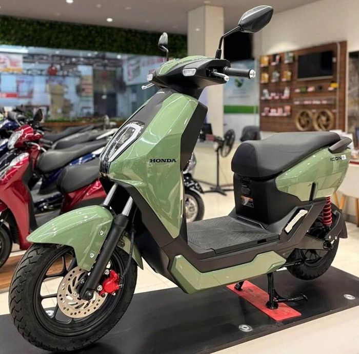 ICON e: hiện là mẫu xe máy điện có giá dễ tiếp cận nhất của Honda Việt Nam.