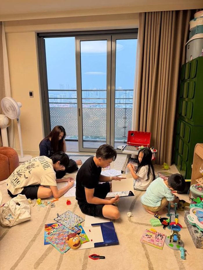 Cường Đô la hạnh phúc khoe ngày cuối tuần bình yên bên các con. Gây chú ý là hình ảnh Subeo và bạn gái.
