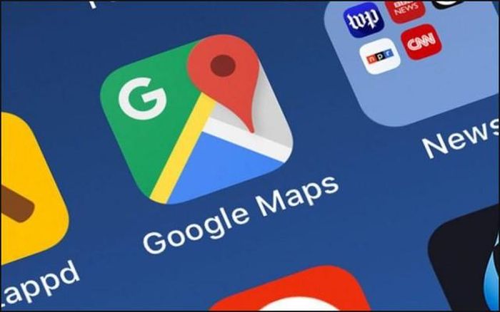 Google Maps là một ứng dụng định vị và hỗ trợ điều hướng miễn phí của Google, cung cấp thông tin tốc độ thời gian thực, chỉ dẫn đường đi và cảnh báo tốc độ giao thông.