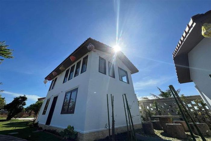 Nam danh hài xây dựng một căn biệt thự lớn ở vùng ngoại ô để gia đình có nơi nghỉ ngơi, trồng rau củ và gần gũi thiên nhiên.