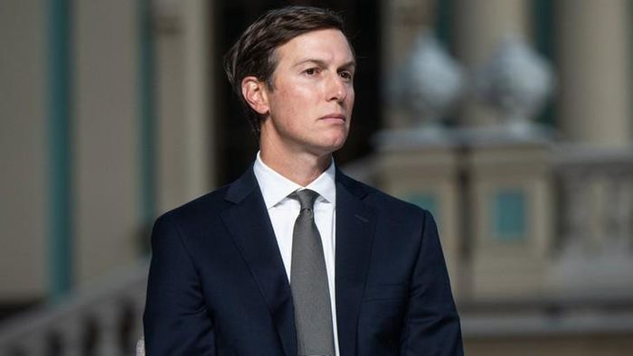 Đặc phái viên Mỹ Jared Kushner xuất hiện trong cuộc họp báo cùng Tổng thống Ukraine Vladimir Zelensky tại Kiev, ngày 6/9. (Ảnh: Getty Images)