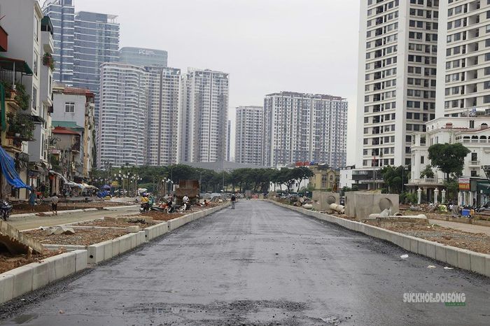 Một số đoạn tuyến đã được thảm nhựa. Ảnh: T.Anh