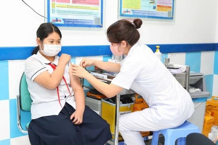 Tiêm vaccine cúm là một trong những biện pháp quan trọng để phòng cúm, giảm nguy cơ biến chứng. Ảnh SKĐS