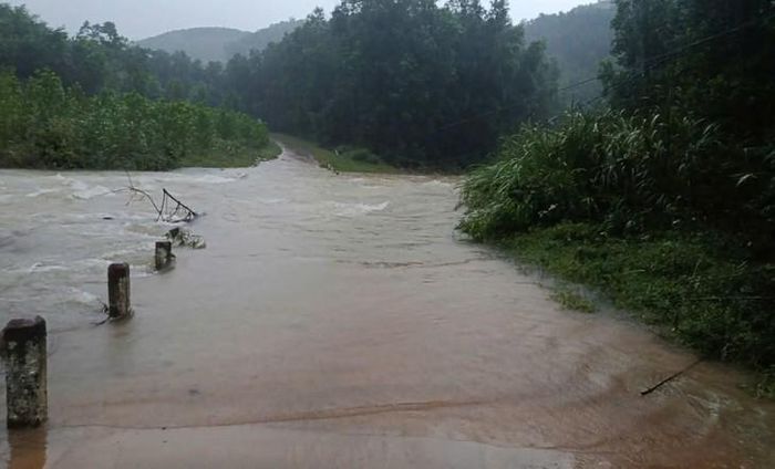 Nhiều khu vực mưa rất lớn, 13 tỉnh thành khẩn trương ứng phó. Ảnh: H.T