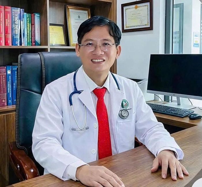 Bác sĩ Công khuyến cáo người dân không chủ quan với bệnh giun đầu gai. Ảnh: BSCC.