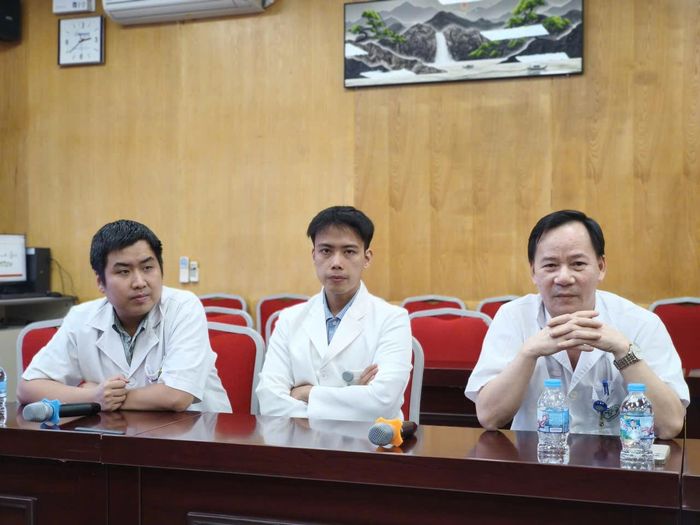 Các chuyên gia chia sẻ thông tin với báo chí. Ảnh: Thái Bình