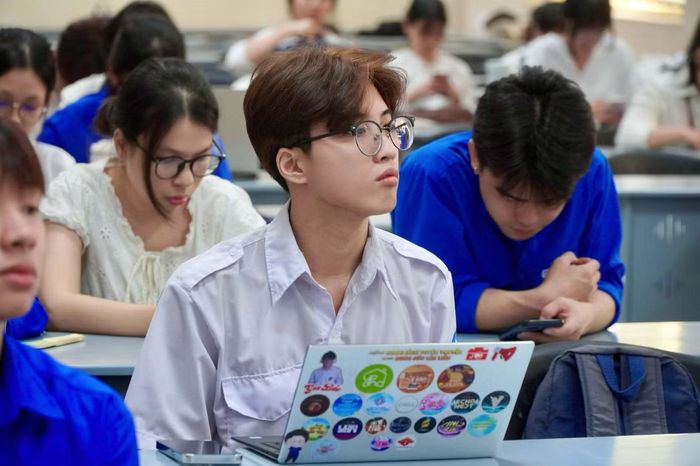  ﻿Theo Gia Bảo, những đầu việc của lớp trưởng cần được theo dõi thường xuyên để cập nhật kịp cho lớp. 