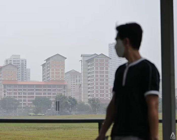 Người dân đeo khẩu trang ở Bishan (Singapore) vào ngày 14/9 giữa tình trạng khói mù. Ảnh: CNA/ Marcus Mark Ramos.