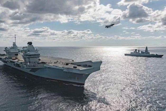 Trong đợt triển khai, con tàu sẽ giữ vai trò sở chỉ huy nổi của hạm đội NATO. Vào tháng 7/2026, chiếc HMS Queen Elizabeth đã được chỉ định nhiệm vụ này, nó chính thức trở thành soái hạm của Lực lượng Phản ứng Đồng minh NATO.