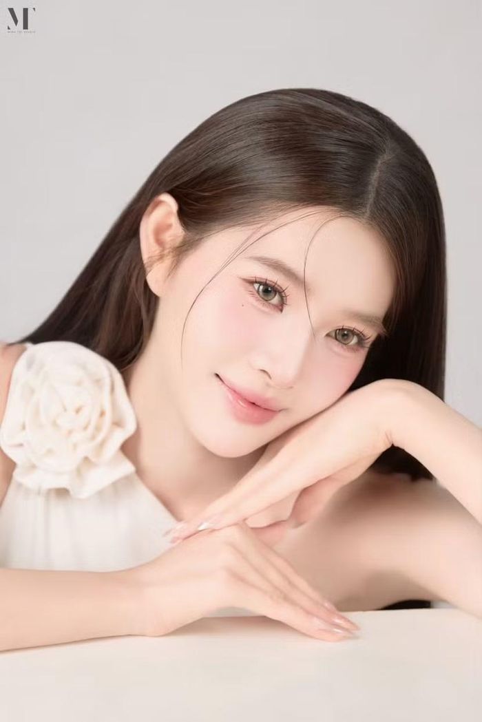 Thu Hiền sở hữu vẻ đẹp hiện đại nhưng vẫn trân trọng những giá trị văn hóa truyền thống, coi đó là một phần quan trọng trong hành trình của mình.