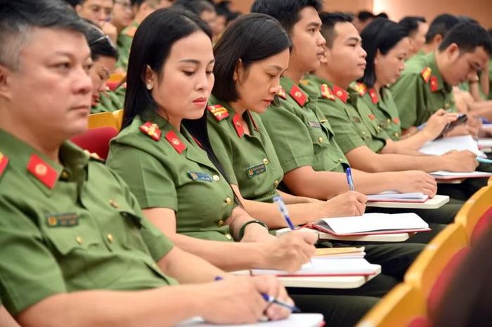 Không khí học tập, quán triệt nghiêm túc