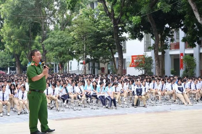 Tuyên truyền kiến thức và giúp các em nâng cao kỹ năng, ý thức phòng ngừa và bảo vệ bản thân