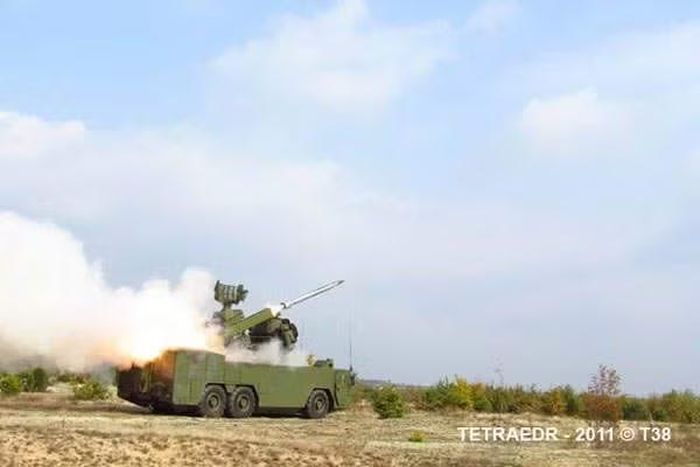 T38 có xác suất tiêu diệt mục tiêu và khả năng sống sót cao hơn so với SA-8. Xe phóng chỉ mất tối đa 5 phút để chuẩn bị chiến đấu, hệ thống có thể phóng đồng thời 2 tên lửa trong vòng 12 giây, các tên lửa có thể phóng lên hết trong vòng 10 phút sau đó.
