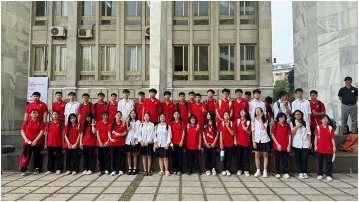 Mỗi học sinh trở thành một "tuyên truyền viên nhí", mang những kiến thức học được về chia sẻ với gia đình, bạn bè, góp phần nâng cao ý thức phòng chống cháy nổ ngay tại nhà và địa phương