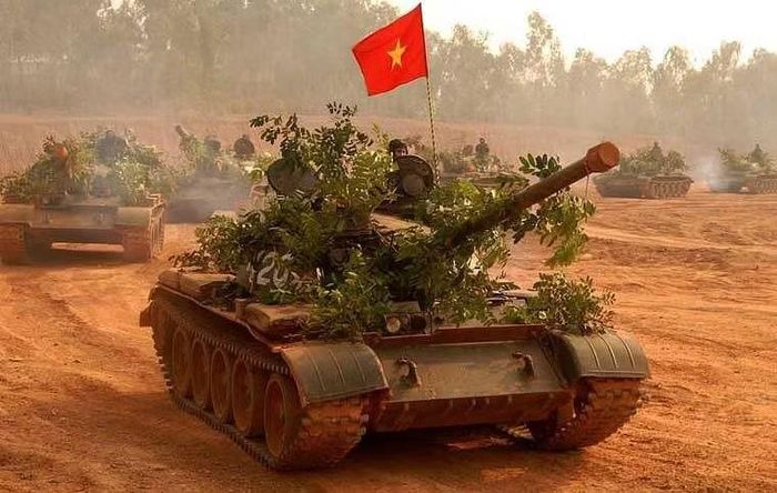 Quan trọng hơn, đây là nền tảng hỏa lực đã được duy trì, bảo đảm kỹ thuật và từng bước kết hợp với các thiết bị mới. Điều đó giúp những xe tăng T-54/T-55 được cải tiến tiếp tục khai thác năng lực của vũ khí chính trong điều kiện tác chiến hiện đại hơn.