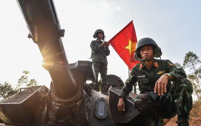 Tên lửa được phóng qua nòng pháo 100 mm, biến khẩu pháo hiện có thành một bộ phận của hệ thống vũ khí mới.