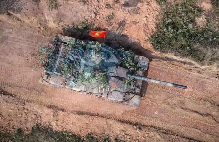 Pháo 100 mm trên xe tăng T-54/T-55 tiếp tục được bảo đảm kỹ thuật, trong đó có việc nghiên cứu chế tạo các thiết bị phục vụ sửa chữa và hiệu chỉnh pháo.