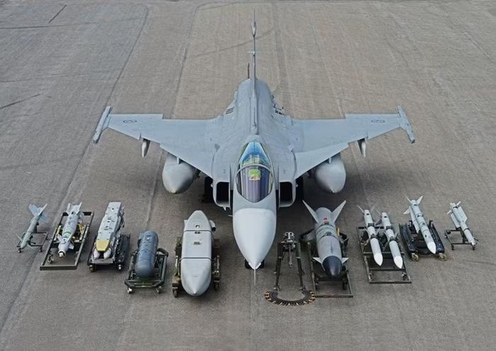 Tuy nhiên Quân đội Ukraine hiện đang sử dụng bom AASM Hammer. Trước đây loại bom này được điều chỉnh để sử dụng trên chiến đấu cơ MiG-29, và sau đó là máy bay tấn công Su-25.