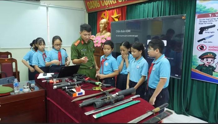 Công tác tuyên truyền, phổ biến, giáo dục pháp luật trong trường học được xác định là một trong những giải pháp quan trọng nhằm phòng ngừa vi phạm từ sớm, từ xa.