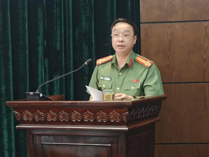 Thượng tá Hồ Lê Quân - Phó Trưởng phòng Tham mưu Công an thành phố Hà Nội phát biểu tại hội nghị
