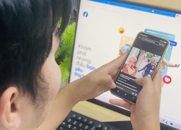TikTok là một trong những nền tảng được giới trẻ sử dụng phổ biến, nơi các nội dung lệch chuẩn có thể nhanh chóng lan truyền. Ảnh: Võ Tùng 