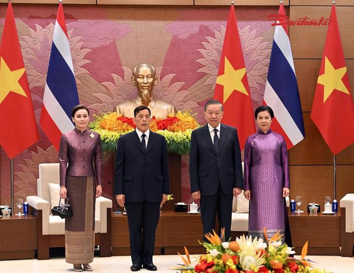 Tổng Bí thư, Chủ tịch nước Tô Lâm và Phu nhân chụp ảnh chung cùng Nhà vua Thái Lan Maha Vajiralongkorn Phra Vajiraklaochaoyuhua và Hoàng hậu. Ảnh: Quang Vinh