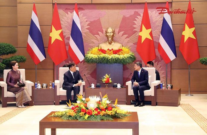Thủ tướng Chính phủ Lê Minh Hưng hội kiến Nhà vua Vương quốc Thái Lan Maha Vajiralongkorn Phra Vajiraklaochaoyuhua và Hoàng hậu. Ảnh: Quang Vinh