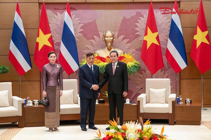 Chủ tịch Quốc hội Trần Thanh Mẫn hội kiến Nhà vua Vương quốc Thái Lan Maha Vajiralongkorn Phra Vajiraklaochaoyuhua và Hoàng hậu Suthida Bajrasudhabimalalakshana. Ảnh: Quang Vinh