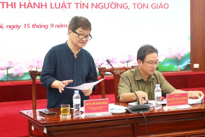 GS.TS Đỗ Quang Hưng - Ủy viên Đoàn Chủ tịch Ủy ban Trung ương MTTQ Việt Nam, Chủ nhiệm Hội đồng tư vấn về Tôn giáo khóa X phát biểu tại Hội nghị.