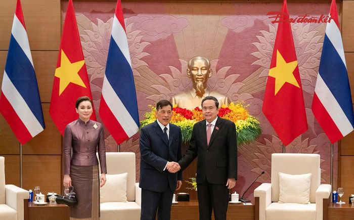 Chủ tịch Quốc hội Trần Thanh Mẫn hội kiến Nhà vua Vương quốc Thái Lan Maha Vajiralongkorn Phra Vajiraklaochaoyuhua và Hoàng hậu Suthida Bajrasudhabimalalakshana. Ảnh: Quang Vinh