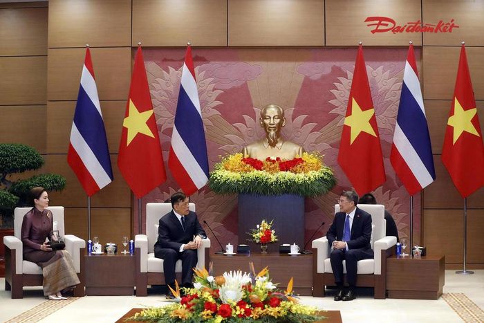 Thủ tướng Chính phủ Lê Minh Hưng hội kiến Nhà vua Vương quốc Thái Lan Maha Vajiralongkorn Phra Vajiraklaochaoyuhua và Hoàng hậu. Ảnh: Quang Vinh