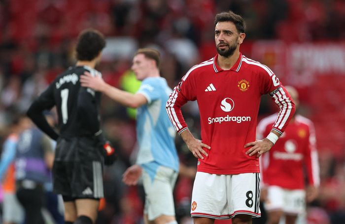  MU có gần 70 phút chơi hơn người nhưng không thể ghi bàn, trong khi Man City cho thấy bản lĩnh của đội bóng đã quen với chiến thắng. 