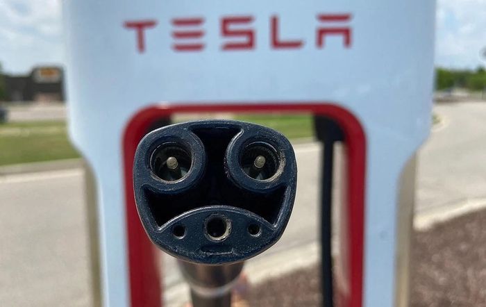 Chuẩn sạc "độc quyền" trên các xe Tesla. Ảnh: Tesla.