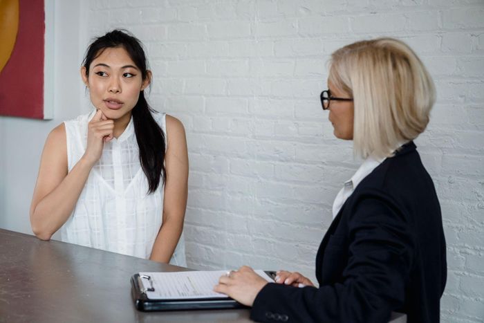Dùng offer từ công ty khác để gây sức ép có thể phản tác dụng nếu nhân viên chưa thực sự sẵn sàng nghỉ việc. Ảnh: Timur Weber/Pexels.