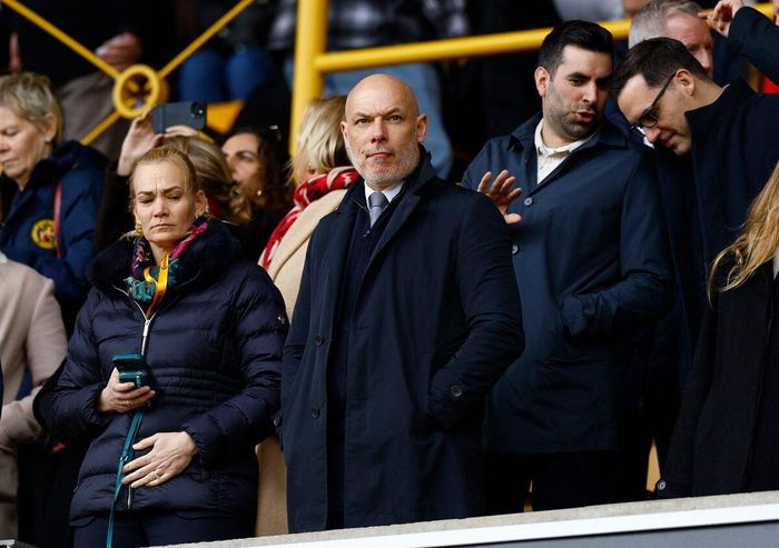  Howard Webb chịu áp lực cải thiện quy trình VAR sau tranh cãi ở trận derby Manchester. 