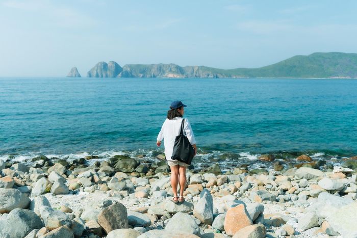  Du khách trải nghiệm thiên nhiên tại đảo Bích Đầm (Khánh Hòa). Ảnh: Linh Huỳnh. 