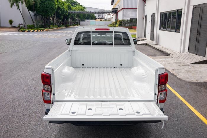  Tải trọng chở hàng sẽ quyết định liệu một mẫu bán tải là xe con hay xe tải. Ảnh minh họa: Isuzu Việt Nam. 