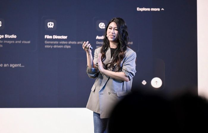  Jessica Wowor, Trưởng bộ phận Vận hành Nội dung tại CapCut Indonesia, chia sẻ về tính năng hỗ trợ nhà sáng tạo trong khuôn khổ CapCut World Singapore.