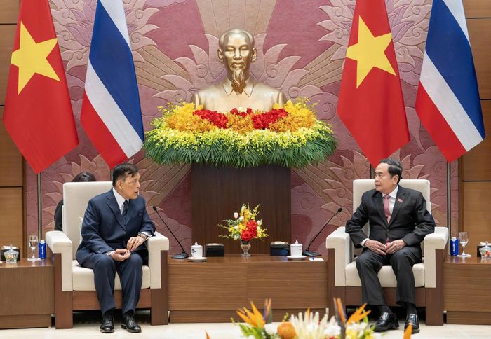  Trong suốt chiều dài lịch sử, Thái Lan - Việt Nam duy trì mối quan hệ tốt đẹp và sự tin cậy chính trị cao giữa lãnh đạo và nhân dân hai nước. Đây chính là nền tảng vững chắc, quan trọng góp phần thúc đẩy quan hệ giữa hai bên ngày càng sâu sắc, tin cậy ở tất cả các cấp, trên tất cả các kênh Nhà nước, Chính phủ, Quốc hội, doanh nghiệp, địa phương và giao lưu nhân dân. 