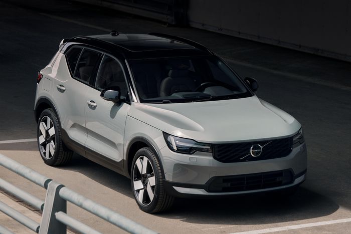 Volvo XC40 vẫn sẽ được lắp ráp tại Bỉ vào cuối năm nay. Những đơn hàng đầu tiên sẽ được bàn giao trong quý I/2027 với mức giá tại Thụy Điển vào khoảng 45.000 USD.