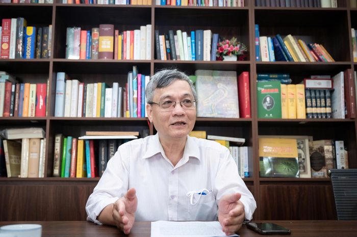 Phó chủ tịch Hội Xuất bản Việt Nam nhấn mạnh tầm quan trọng trong phát triển thói quen đọc sách của trẻ em ở nông thôn. Ảnh: Đinh Hà.